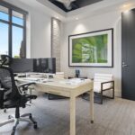 Adaptacja przestrzeni biurowej w czasach pracy hybrydowej: Optymalizacja biur
